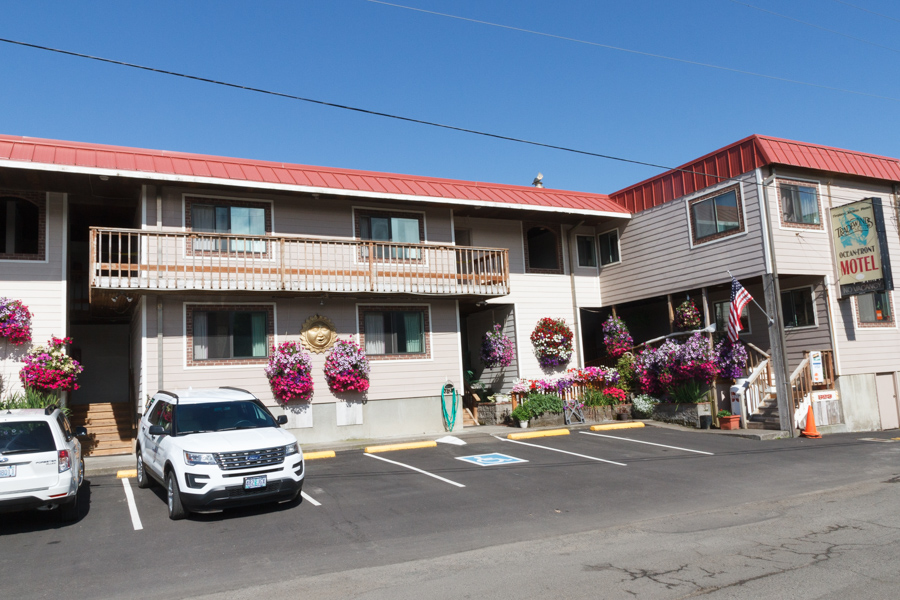 Tradewinds Motel